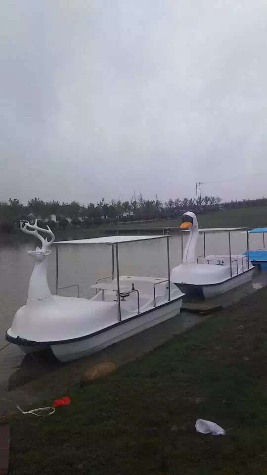 點擊放大 4人麋鹿電動船